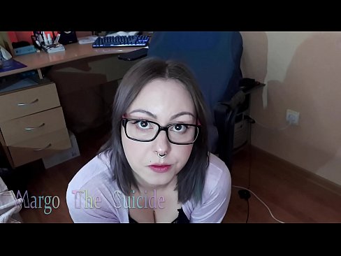 ❤️ Ọmọbinrin ti o ni gbese pẹlu awọn gilaasi buruja Dildo jinna lori Kamẹra ❤  si wa ❌❤